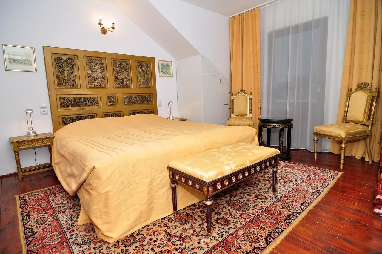 Отели типа «постель и завтрак» Bed & Breakfast Popamuseum Tarpesti- Tîrpeşti-36