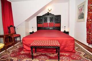 Отели типа «постель и завтрак» Bed & Breakfast Popamuseum Tarpesti- Tîrpeşti Двухместный номер с 2 отдельными кроватями-1