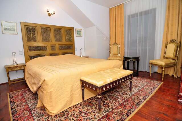 Отели типа «постель и завтрак» Bed & Breakfast Popamuseum Tarpesti- Tîrpeşti-35